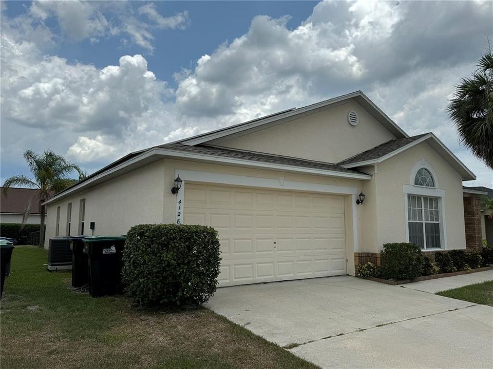 Active With Contract: $2,750 (4 beds, 2 baths, 1984 Square Feet)