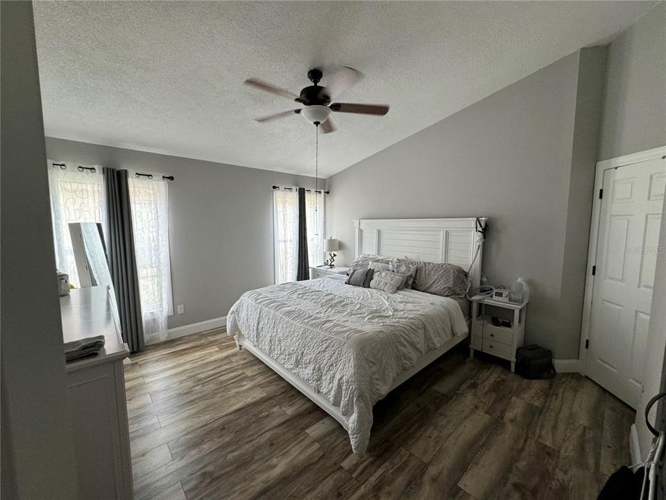 Active With Contract: $2,750 (4 beds, 2 baths, 1984 Square Feet)