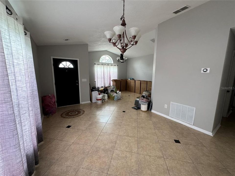 Active With Contract: $2,750 (4 beds, 2 baths, 1984 Square Feet)