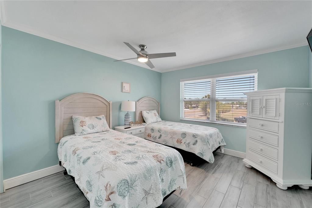 For Sale: $319,000 (2 beds, 2 baths, 1296 Square Feet)