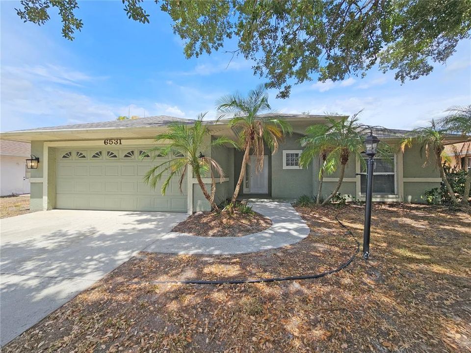 Active With Contract: $329,900 (3 beds, 2 baths, 1395 Square Feet)