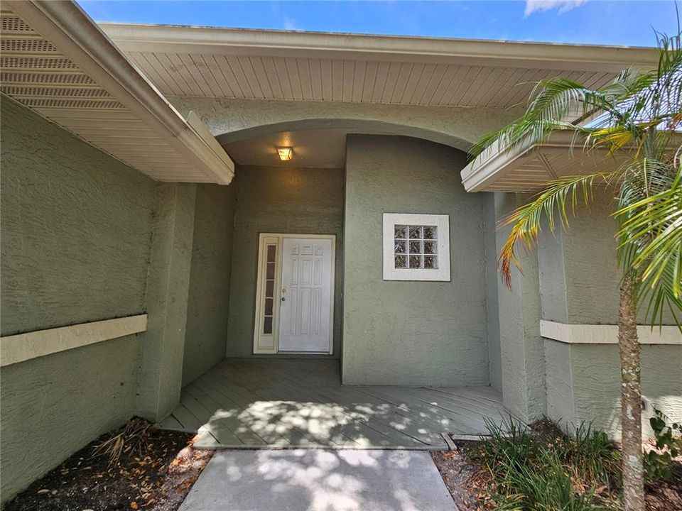 Active With Contract: $329,900 (3 beds, 2 baths, 1395 Square Feet)