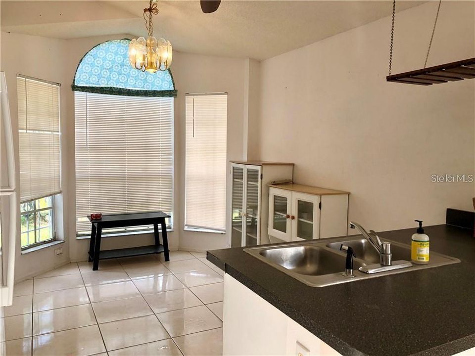 For Rent: $2,300 (3 beds, 2 baths, 1168 Square Feet)