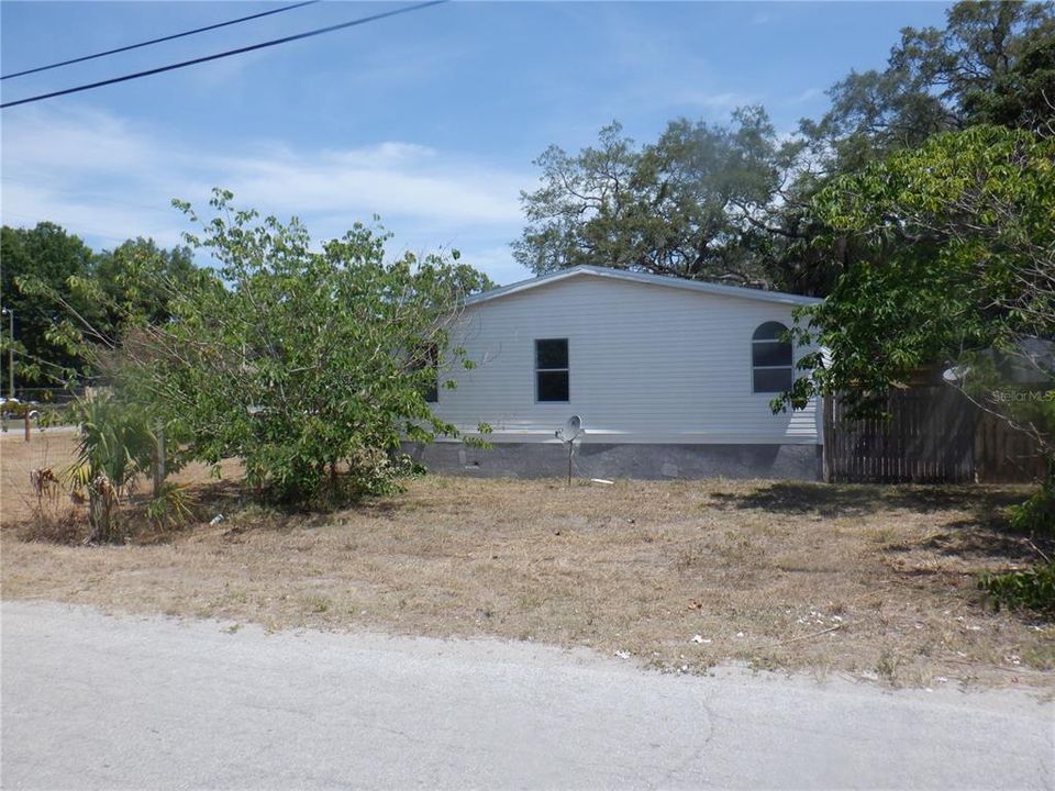 Active With Contract: $220,000 (3 beds, 2 baths, 1800 Square Feet)