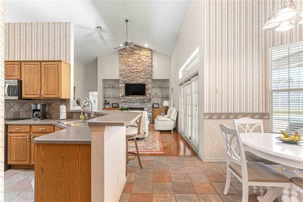 Kitchen & Breakfast Nook