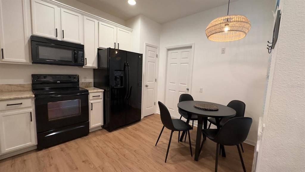 For Sale: $288,900 (2 beds, 2 baths, 1504 Square Feet)