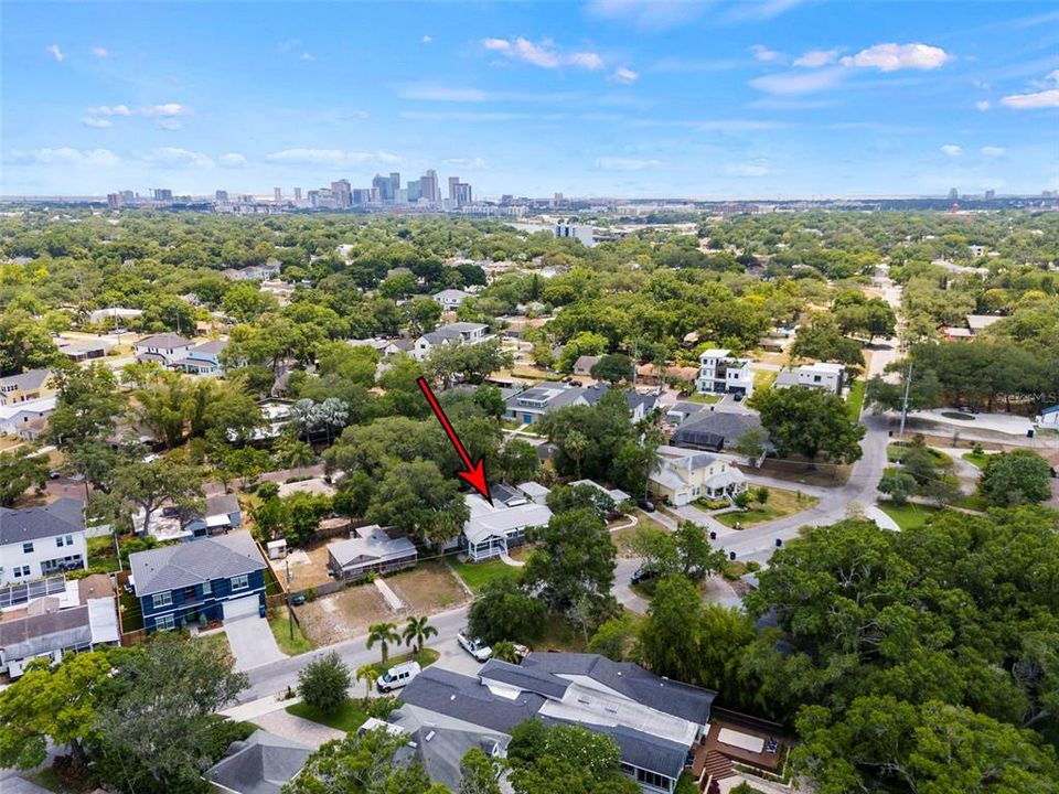 Active With Contract: $700,000 (2 beds, 3 baths, 1991 Square Feet)