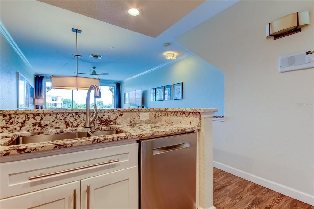 En Venta: $569,000 (3 camas, 3 baños, 1834 Pies cuadrados)