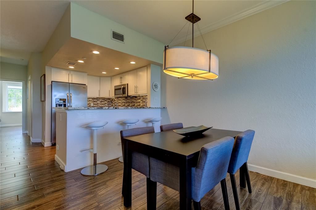 En Venta: $569,000 (3 camas, 3 baños, 1834 Pies cuadrados)