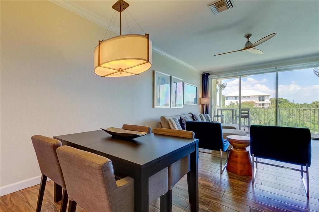 En Venta: $569,000 (3 camas, 3 baños, 1834 Pies cuadrados)