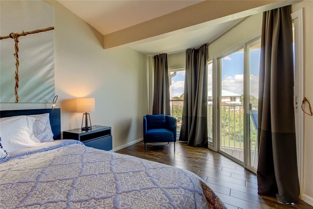 En Venta: $569,000 (3 camas, 3 baños, 1834 Pies cuadrados)