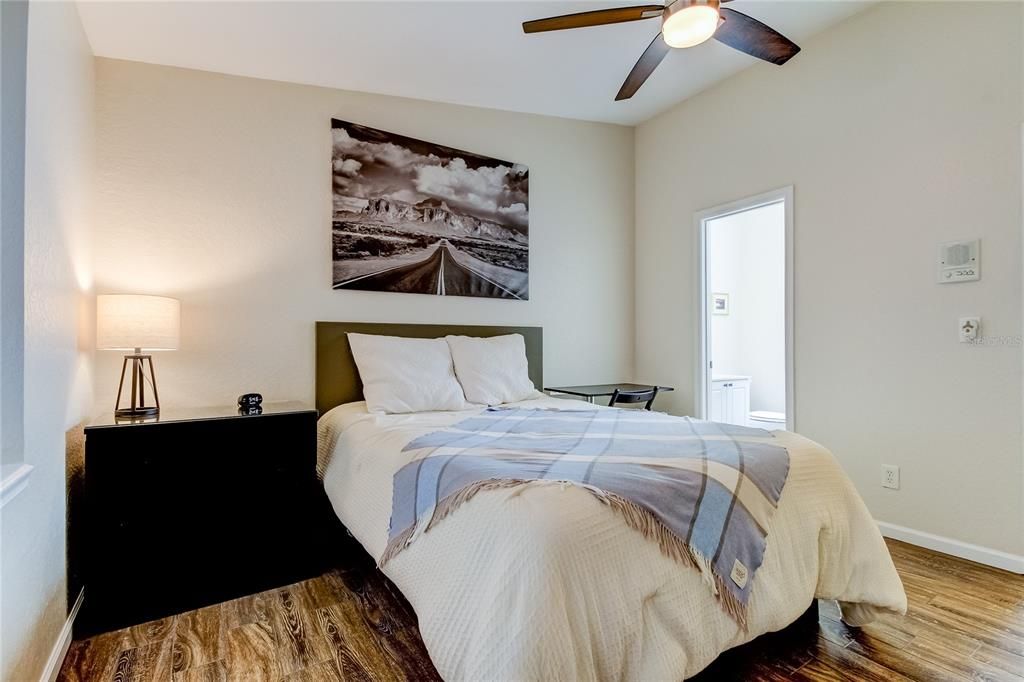 En Venta: $569,000 (3 camas, 3 baños, 1834 Pies cuadrados)