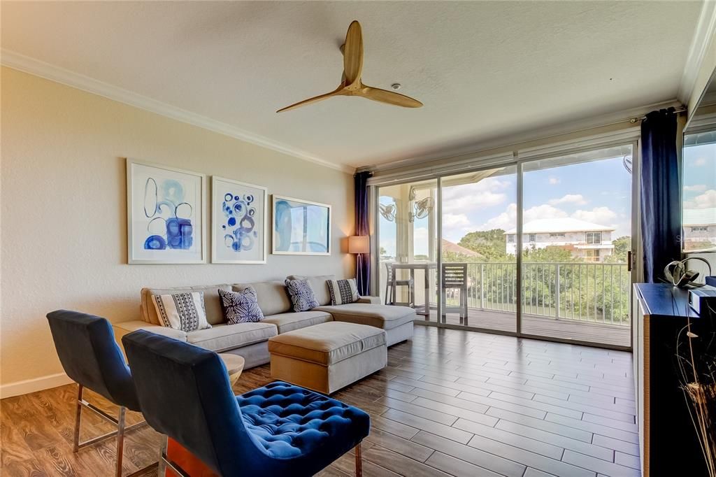 En Venta: $569,000 (3 camas, 3 baños, 1834 Pies cuadrados)