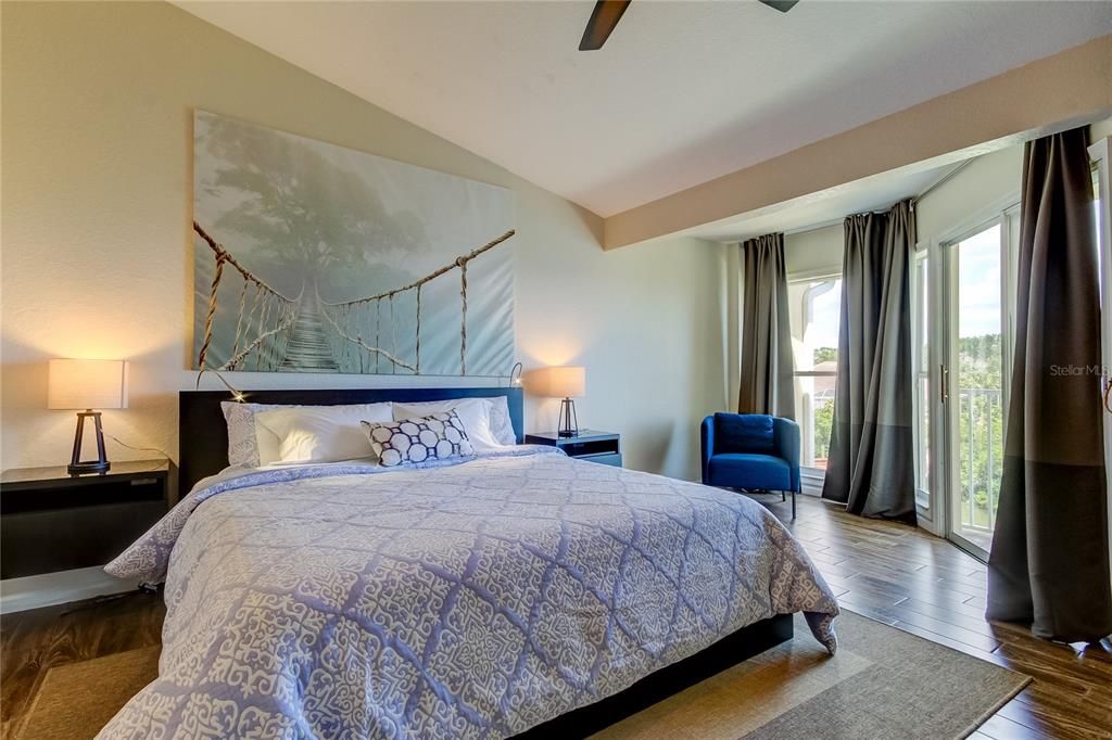 En Venta: $569,000 (3 camas, 3 baños, 1834 Pies cuadrados)