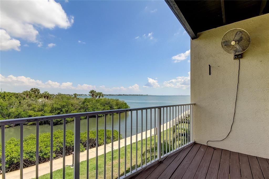 En Venta: $569,000 (3 camas, 3 baños, 1834 Pies cuadrados)