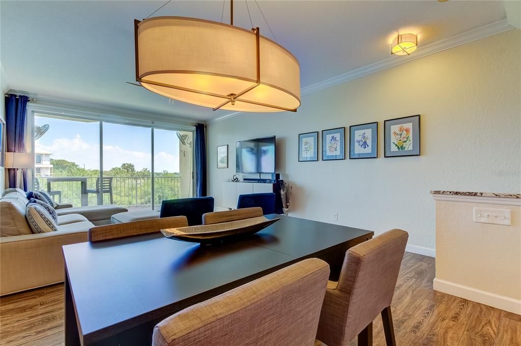 En Venta: $569,000 (3 camas, 3 baños, 1834 Pies cuadrados)