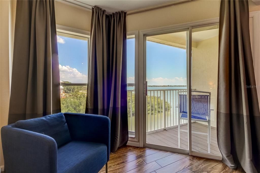 En Venta: $569,000 (3 camas, 3 baños, 1834 Pies cuadrados)