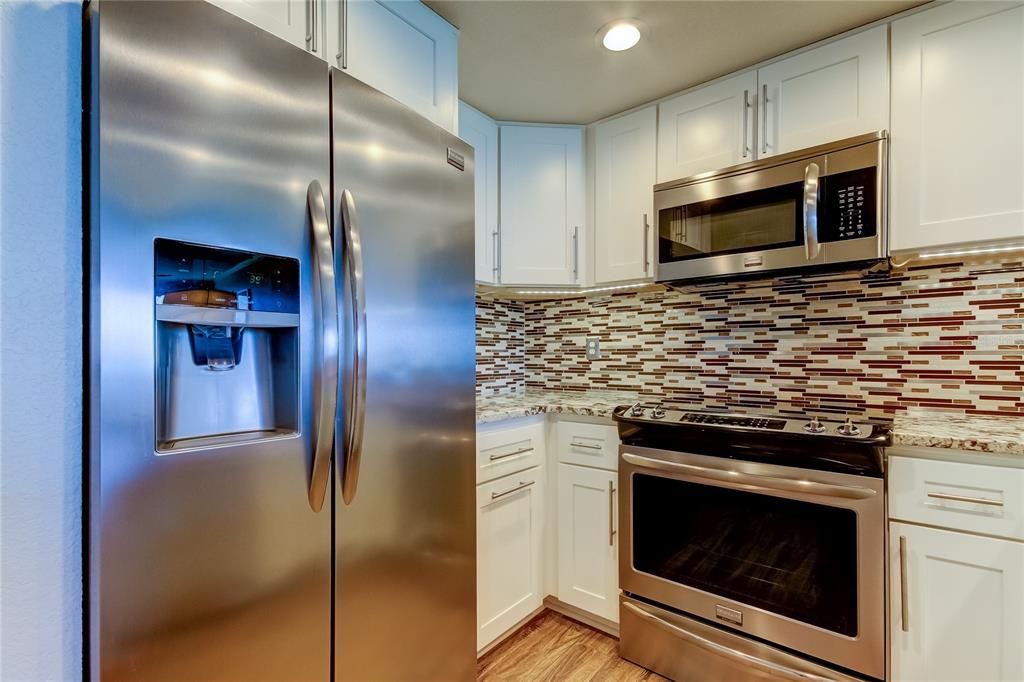 En Venta: $569,000 (3 camas, 3 baños, 1834 Pies cuadrados)