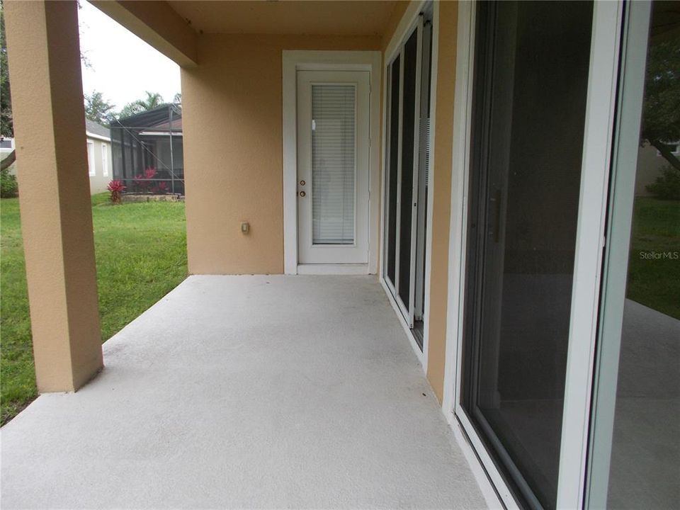 For Rent: $2,995 (5 beds, 3 baths, 3117 Square Feet)