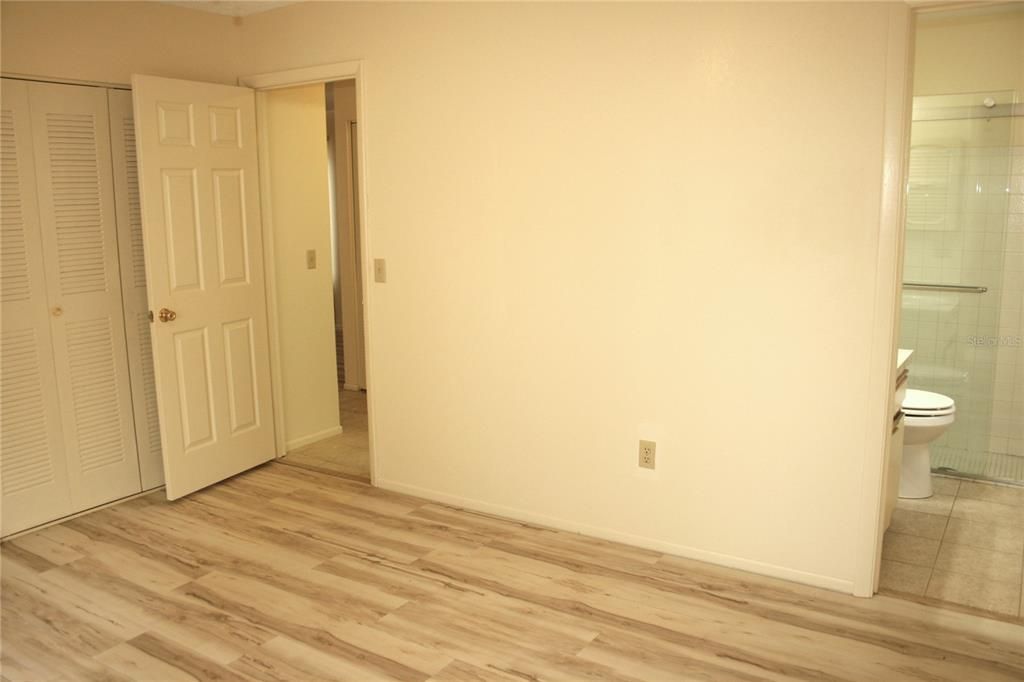 For Sale: $189,000 (2 beds, 2 baths, 972 Square Feet)