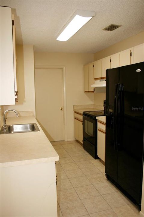 For Sale: $189,000 (2 beds, 2 baths, 972 Square Feet)