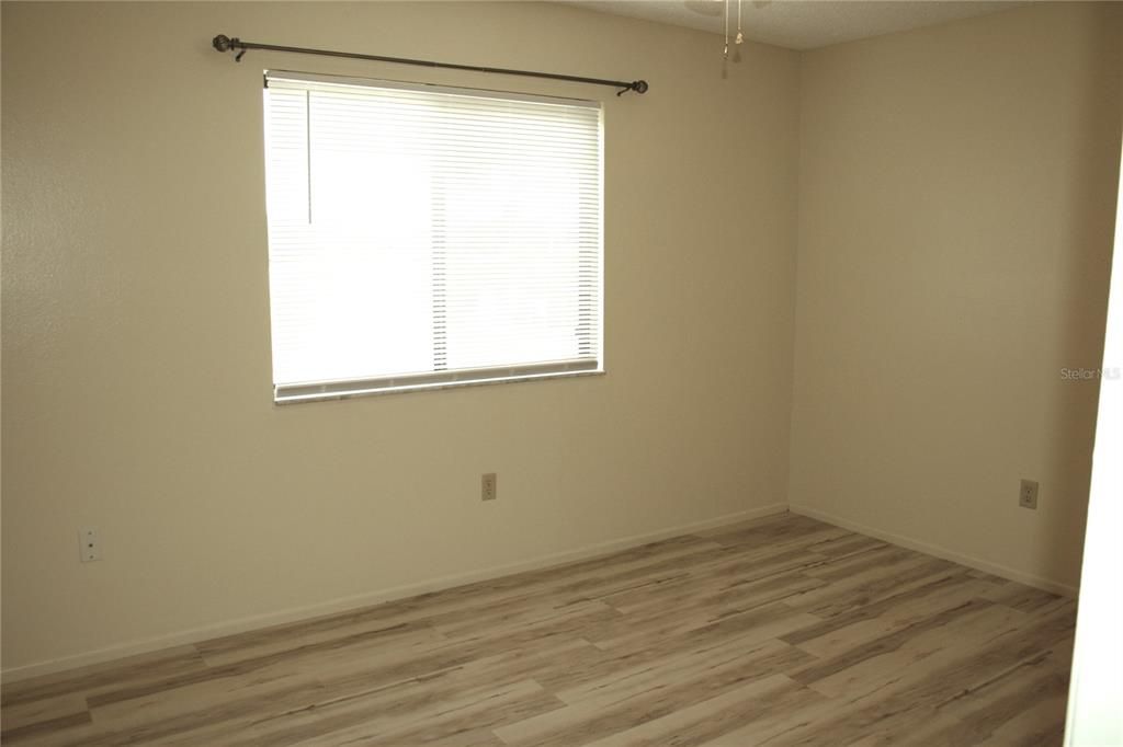 For Sale: $189,000 (2 beds, 2 baths, 972 Square Feet)