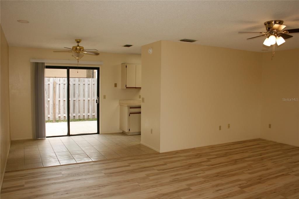 For Sale: $189,000 (2 beds, 2 baths, 972 Square Feet)