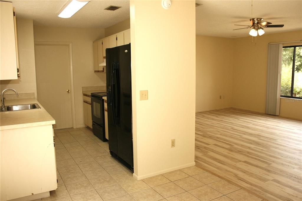 For Sale: $189,000 (2 beds, 2 baths, 972 Square Feet)