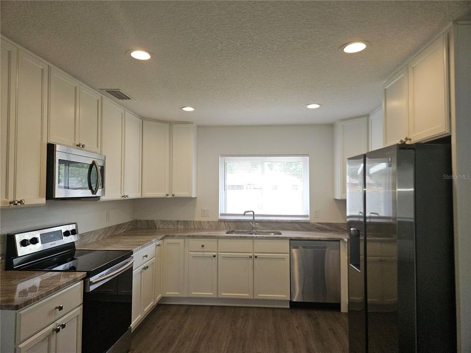 For Rent: $2,400 (2 beds, 2 baths, 1532 Square Feet)