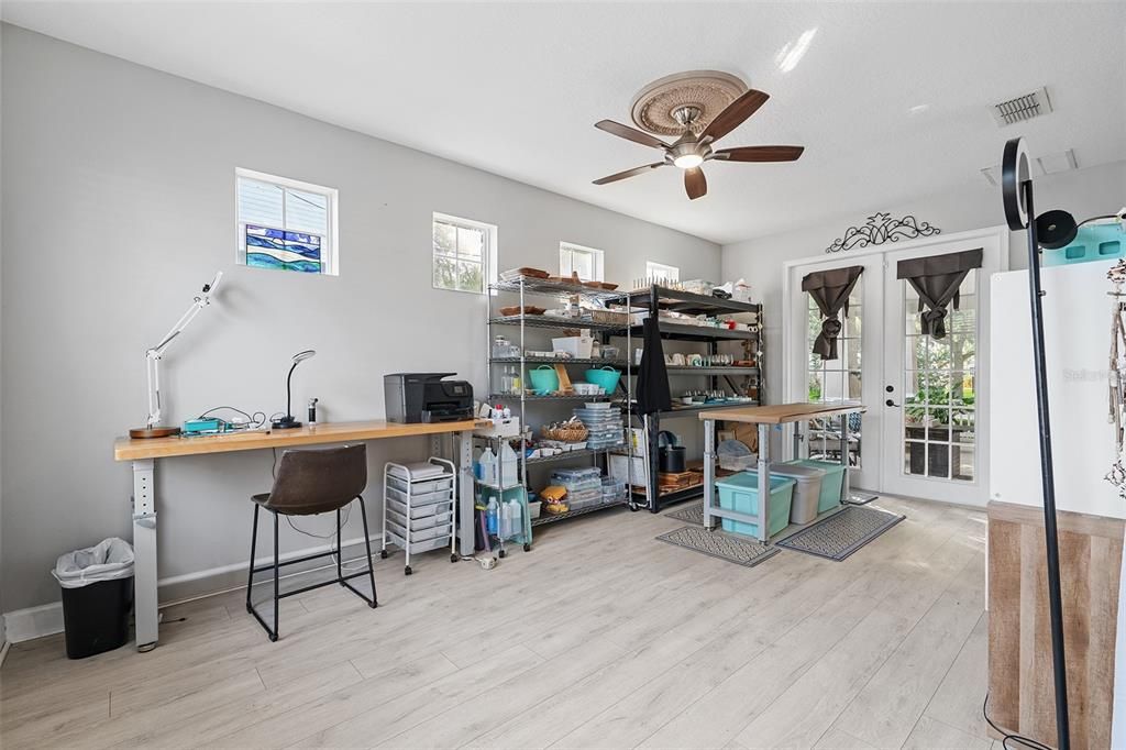 Active With Contract: $535,000 (5 beds, 2 baths, 2544 Square Feet)