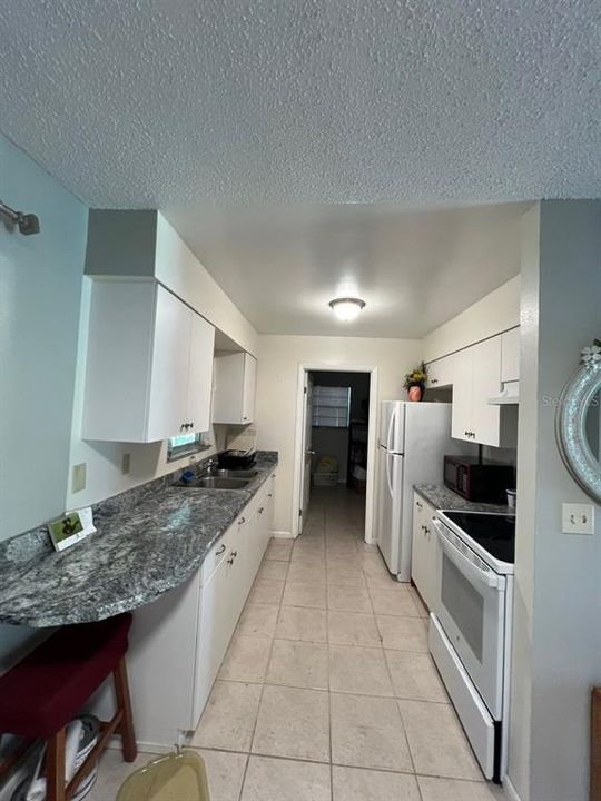 For Sale: $235,000 (3 beds, 1 baths, 1016 Square Feet)