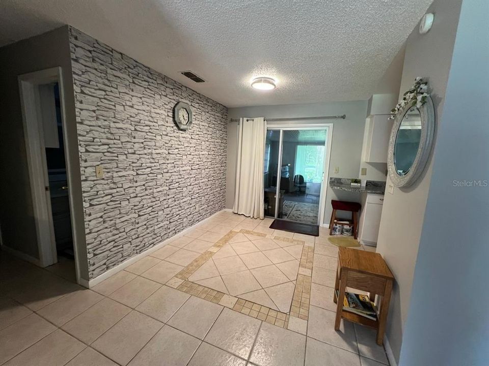 For Sale: $235,000 (3 beds, 1 baths, 1016 Square Feet)