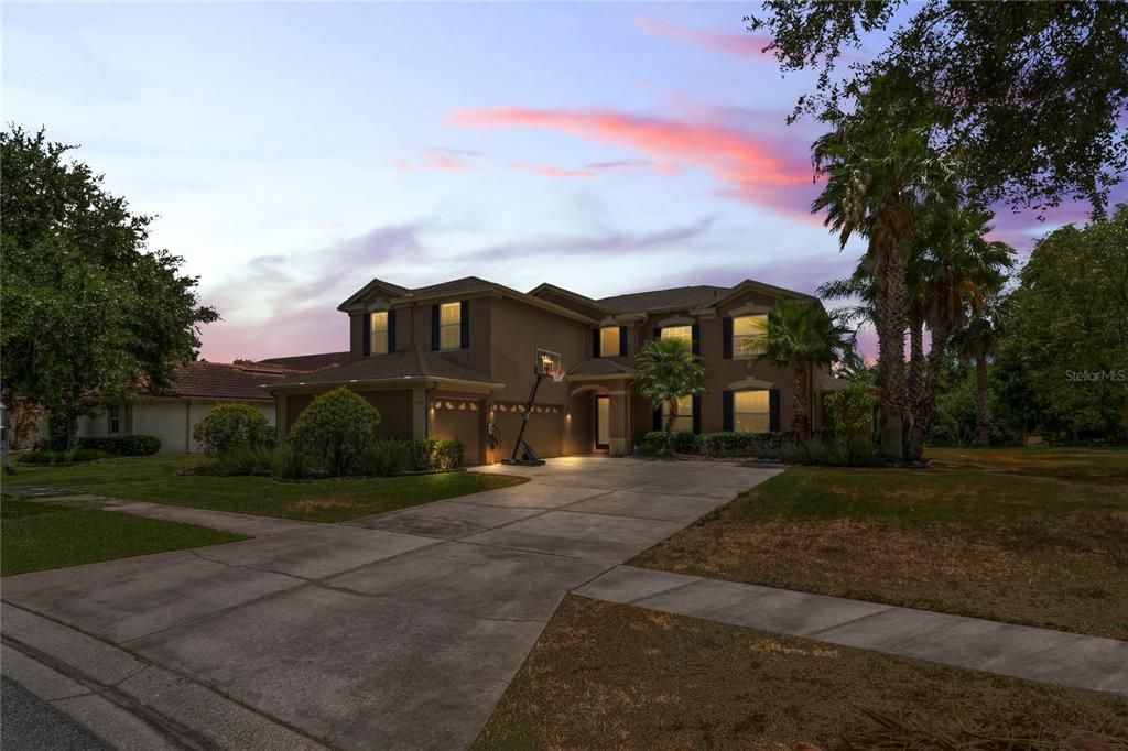 Active With Contract: $5,400 (5 beds, 5 baths, 3773 Square Feet)