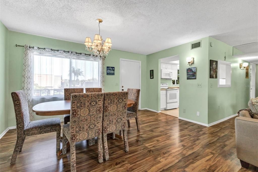 For Sale: $234,900 (2 beds, 2 baths, 1152 Square Feet)