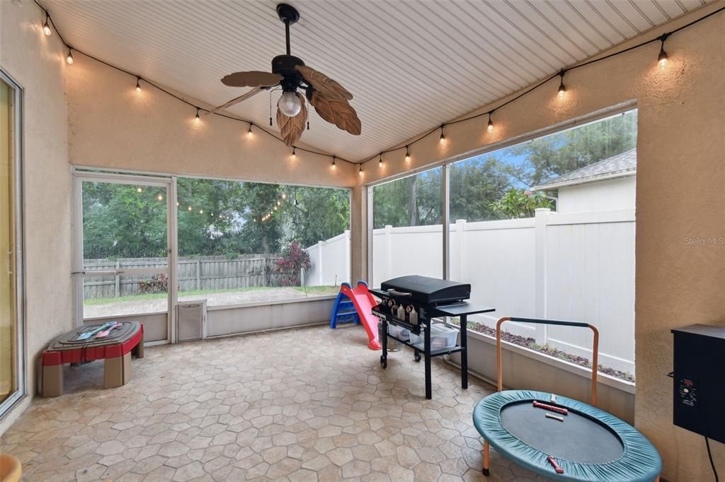 Active With Contract: $435,000 (4 beds, 2 baths, 1946 Square Feet)