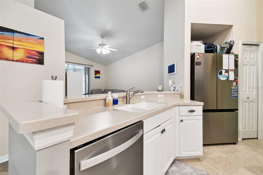 Active With Contract: $435,000 (4 beds, 2 baths, 1946 Square Feet)