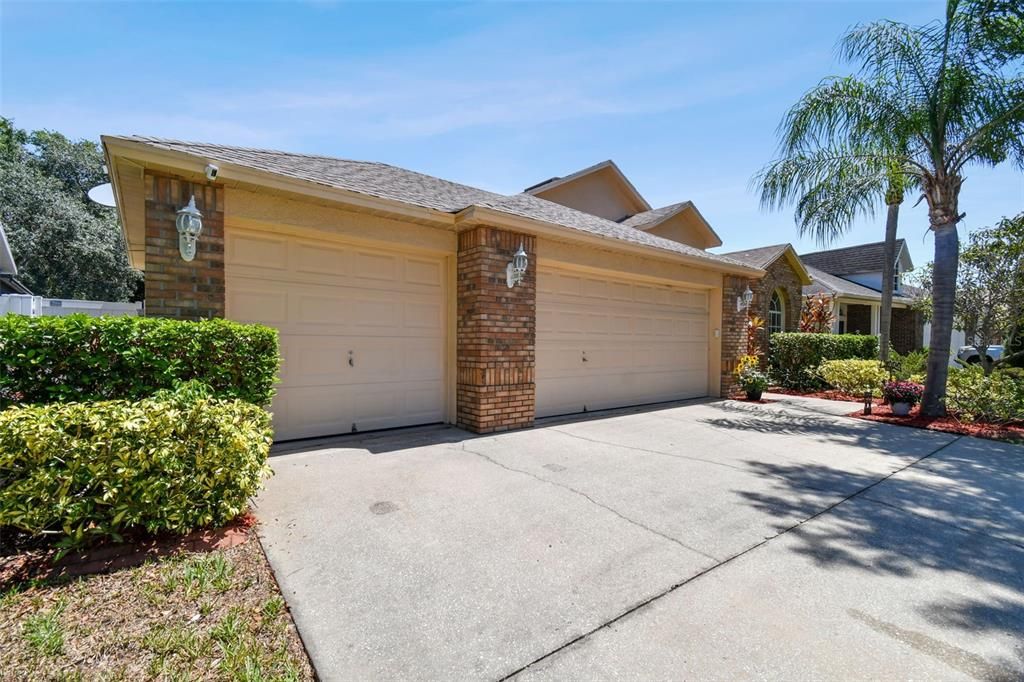 Active With Contract: $435,000 (4 beds, 2 baths, 1946 Square Feet)