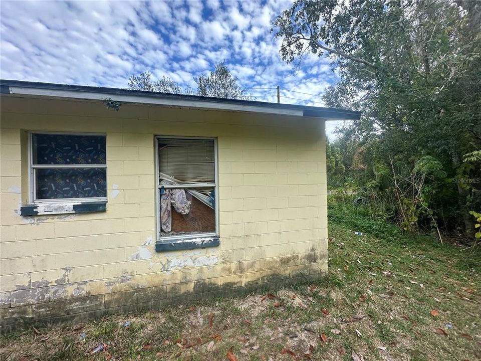 Recently Sold: $119,000 (3 beds, 2 baths, 1050 Square Feet)