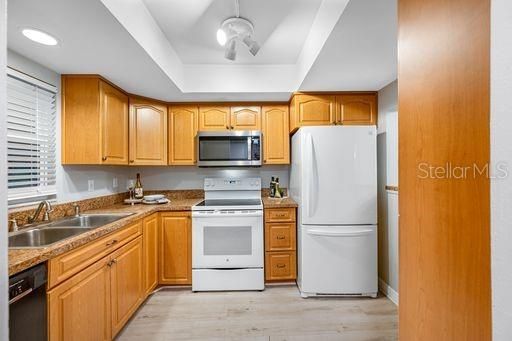 For Rent: $1,700 (2 beds, 2 baths, 840 Square Feet)