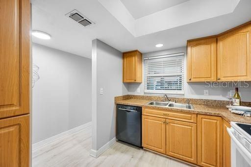 For Rent: $1,700 (2 beds, 2 baths, 840 Square Feet)