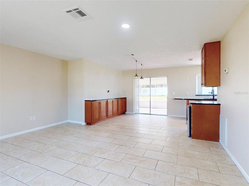 Active With Contract: $270,000 (2 beds, 2 baths, 1108 Square Feet)