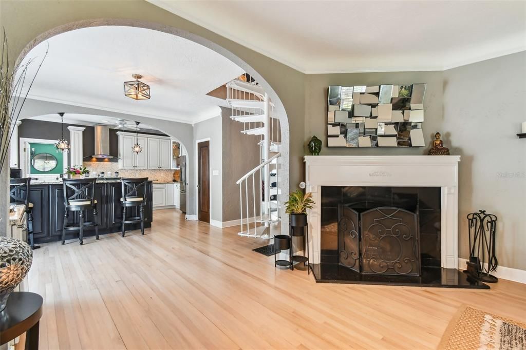 Active With Contract: $1,350,000 (3 beds, 3 baths, 2321 Square Feet)