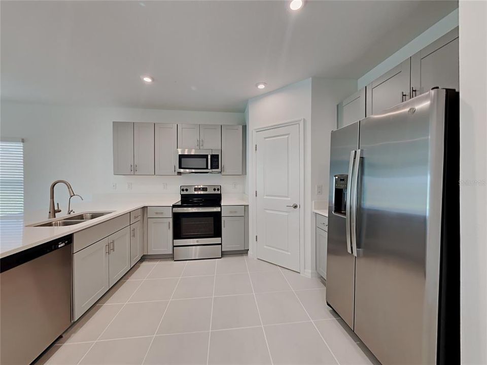 Active With Contract: $2,450 (4 beds, 2 baths, 1828 Square Feet)