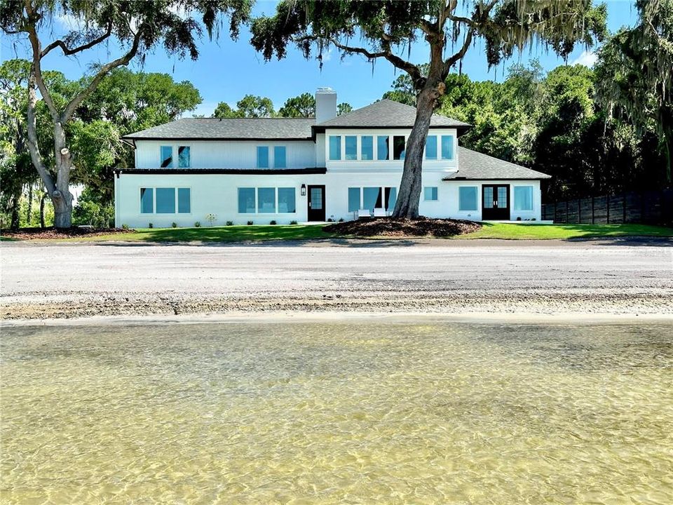 Recently Sold: $1,695,000 (5 beds, 4 baths, 4886 Square Feet)