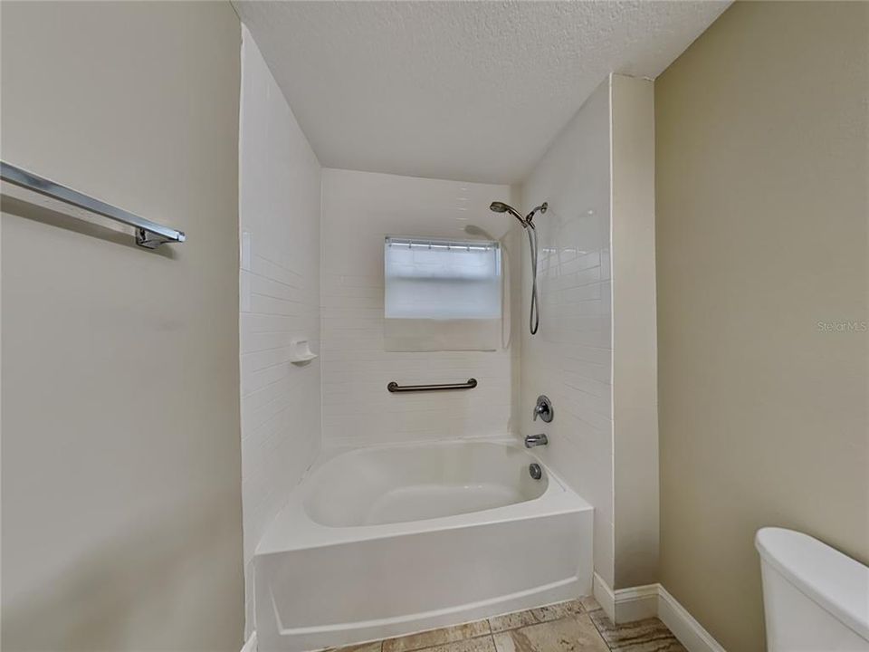 For Rent: $2,099 (3 beds, 2 baths, 1593 Square Feet)