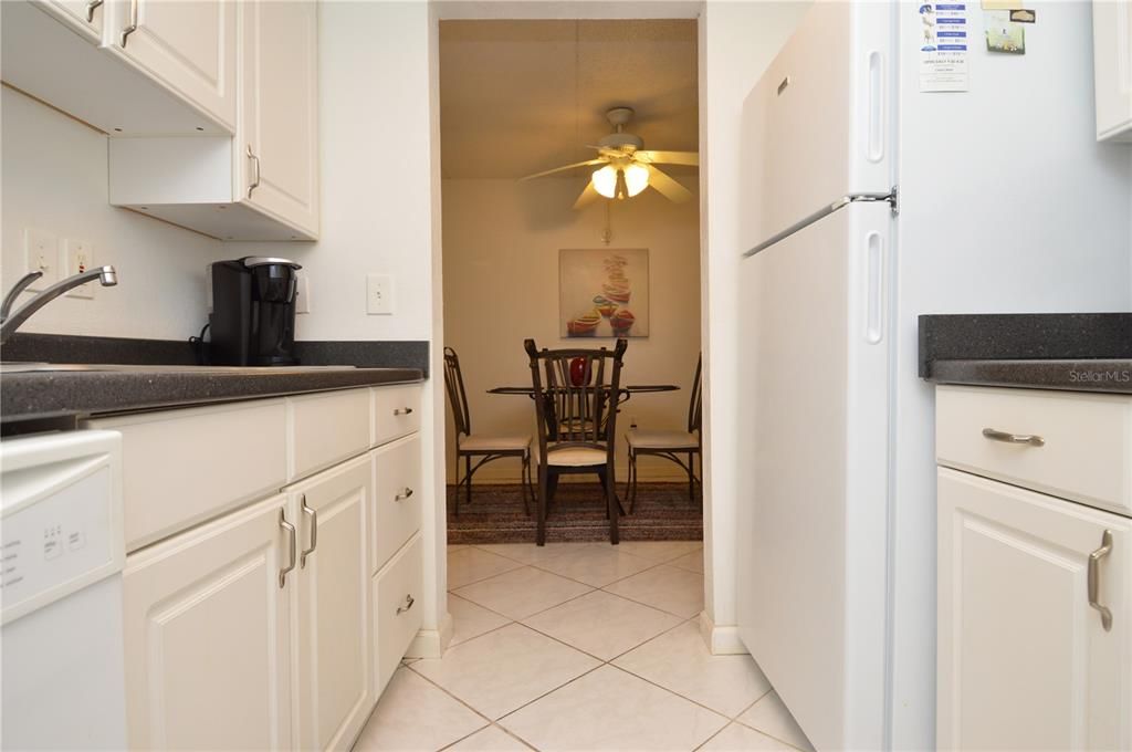 For Rent: $1,800 (1 beds, 1 baths, 747 Square Feet)