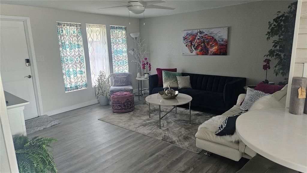 For Rent: $2,000 (2 beds, 2 baths, 899 Square Feet)