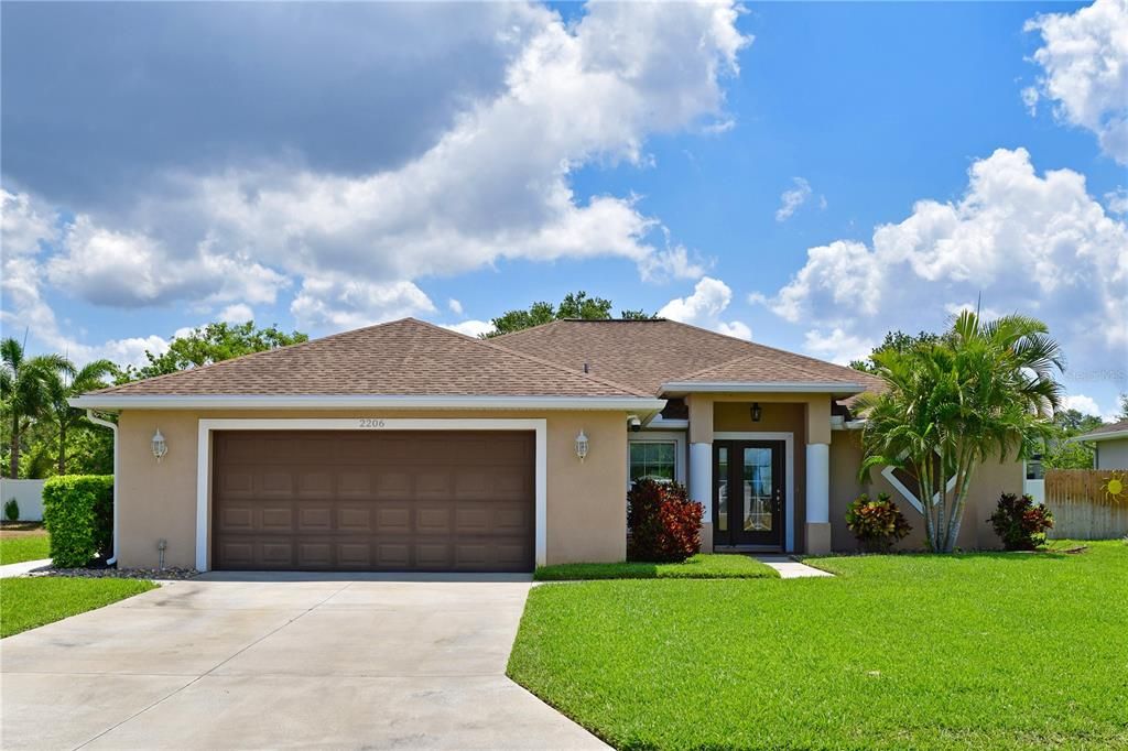 Active With Contract: $399,999 (3 beds, 2 baths, 1686 Square Feet)