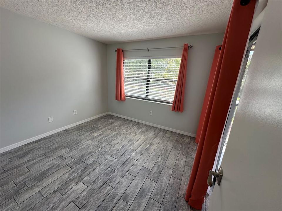 Active With Contract: $1,900 (2 beds, 2 baths, 892 Square Feet)