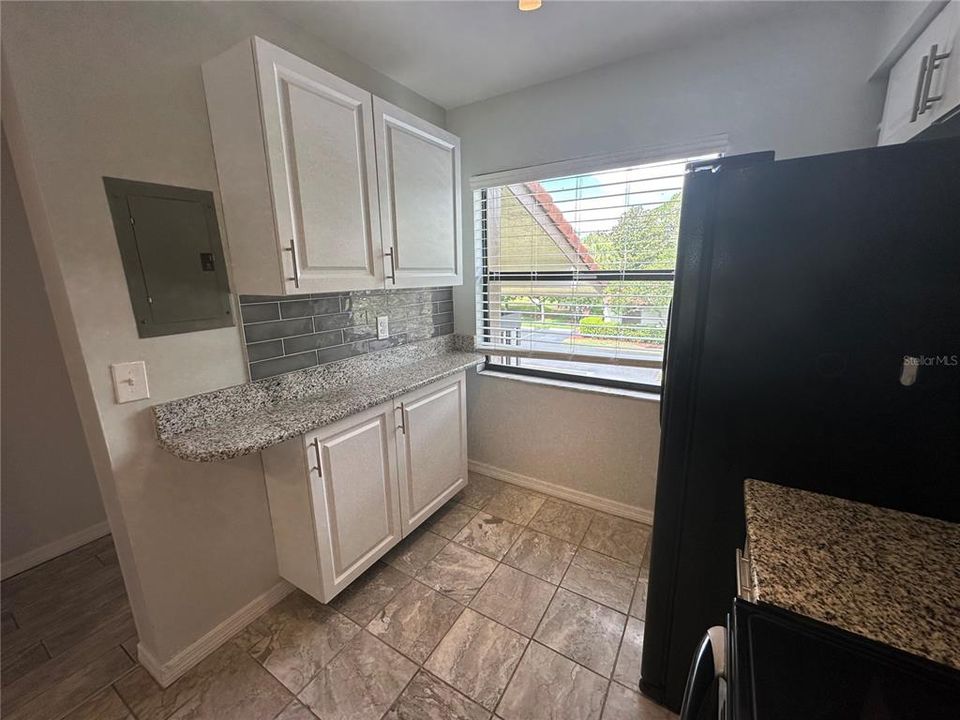 Active With Contract: $1,900 (2 beds, 2 baths, 892 Square Feet)